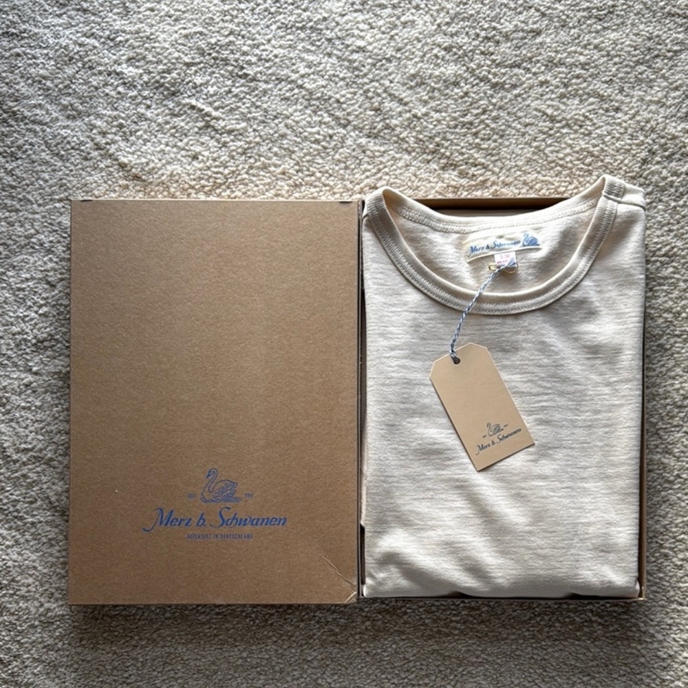 Bundle: 1 Nature and 1 White Merz b. Schwanen 215
Loopwheeled T-Shirts